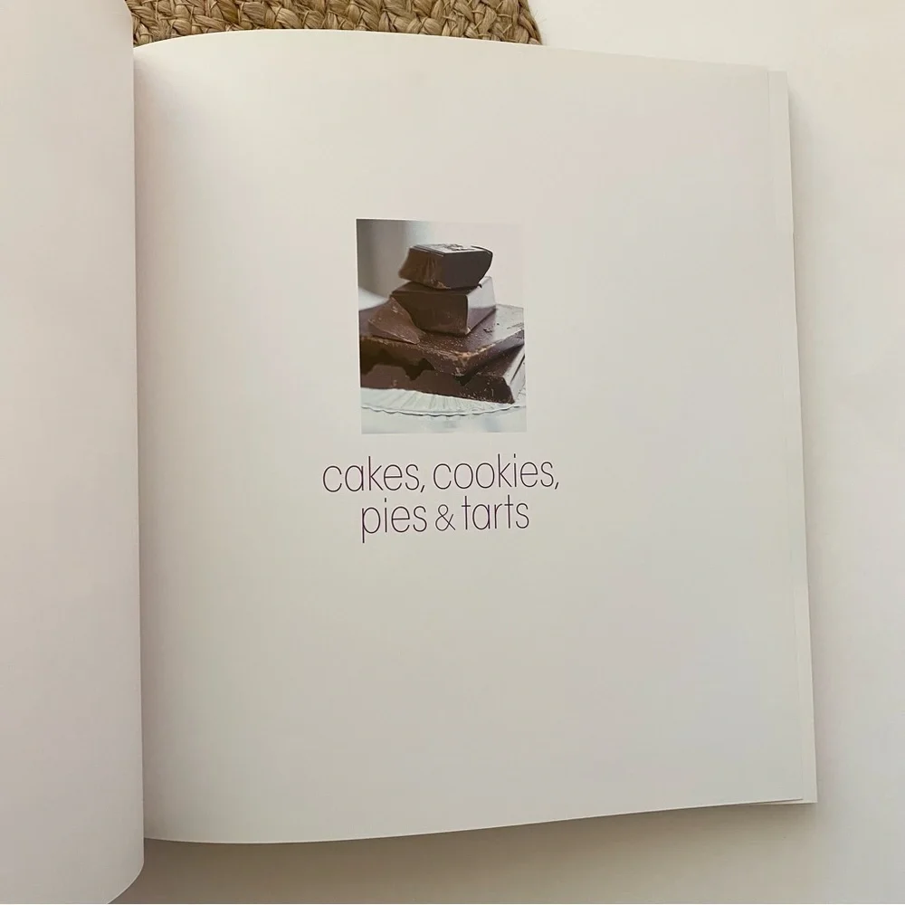 WILLIAMS-SONOMA Cakes, Cookies, Pies & Tarts Cookbook